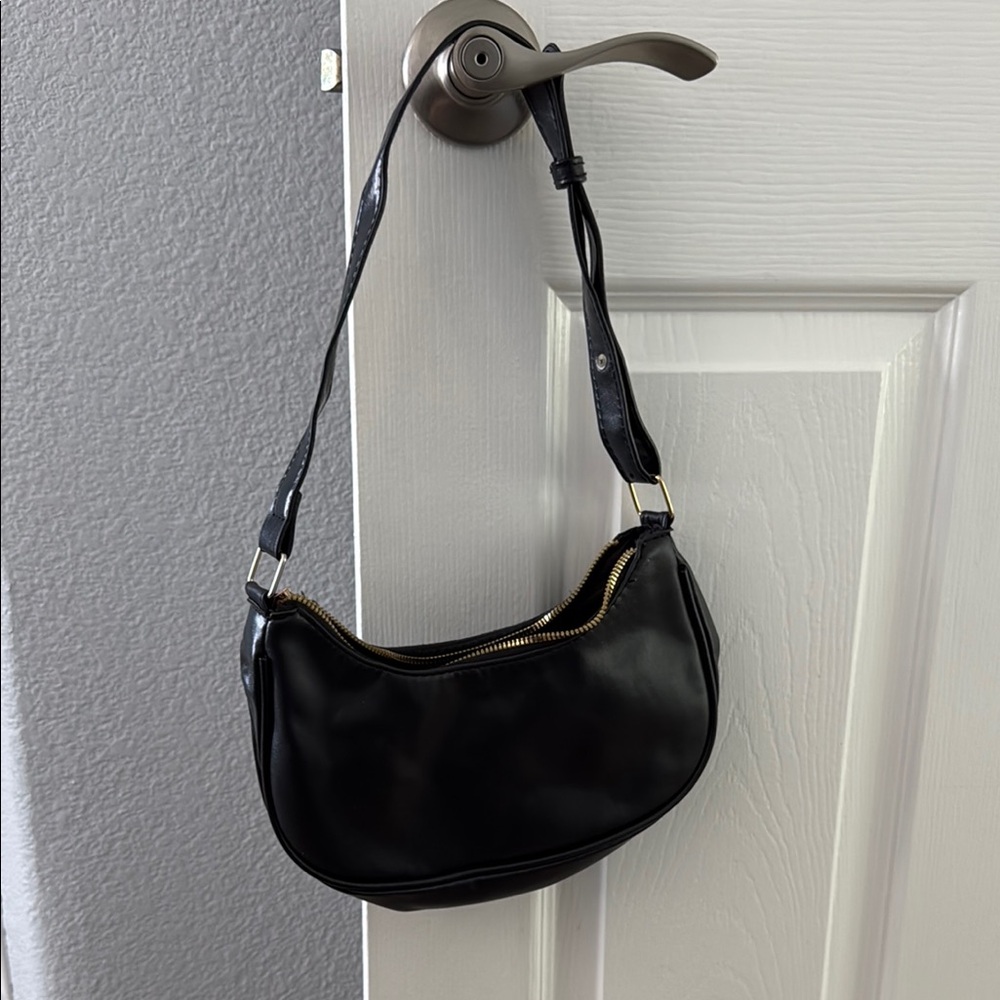 Elegant Black Leather Shoulder Bag